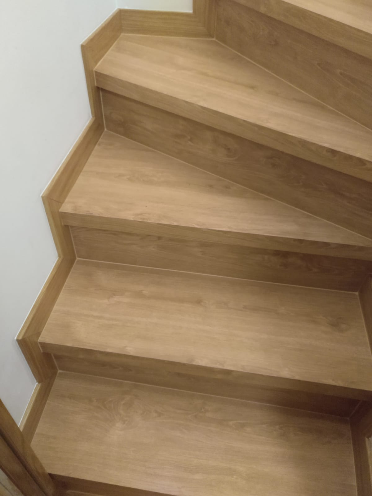 Forrado de escaleras de madera 8